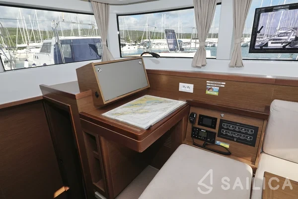 Lagoon 40 - Yacht Charter Sailica