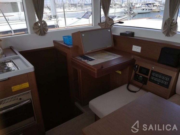 Lagoon 40 - Yacht Charter Sailica