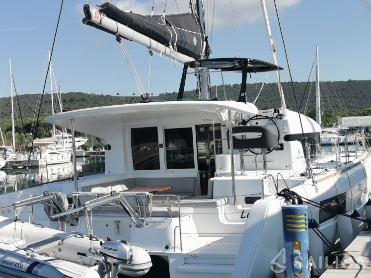 Lagoon 40 - Yacht Charter Sailica