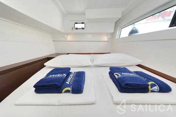 Lagoon 40 - Yacht Charter Sailica