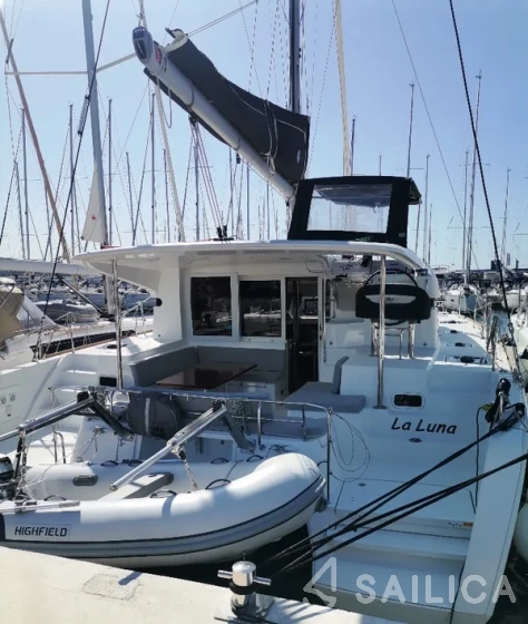 Lagoon 40 - Yacht Charter Sailica
