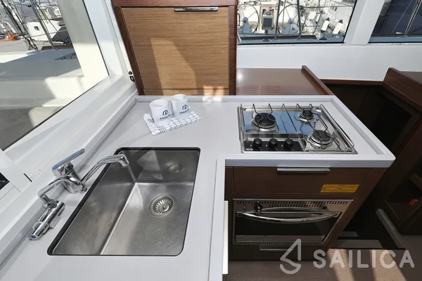 Lagoon 40 - Yacht Charter Sailica