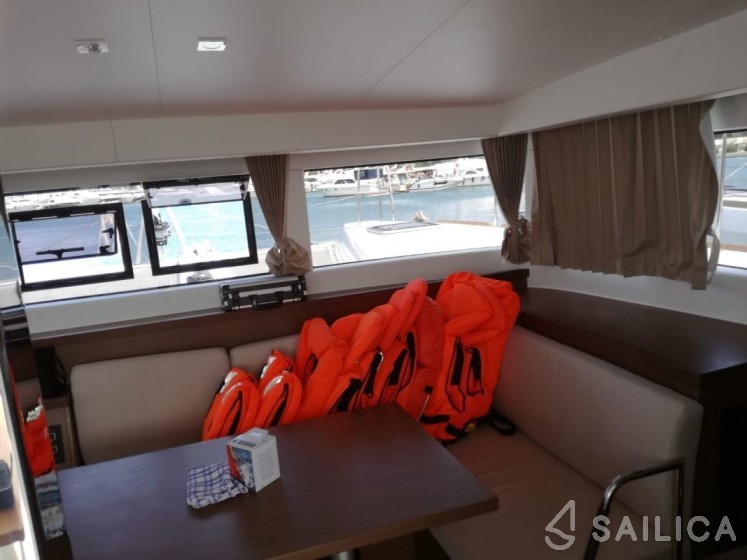 Lagoon 40 - Yacht Charter Sailica
