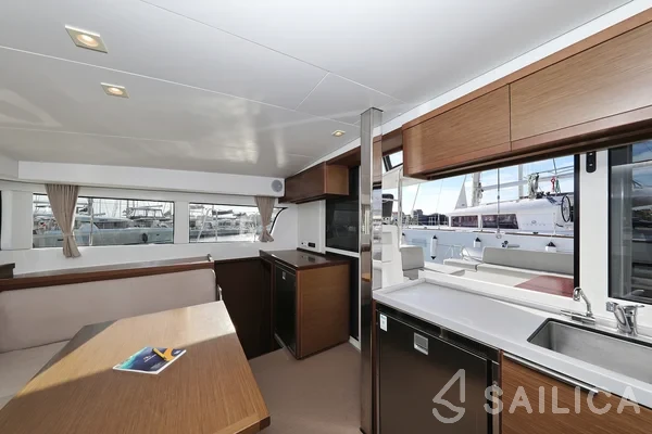 Lagoon 40 - Yacht Charter Sailica