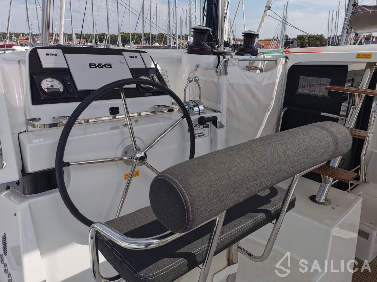 Lagoon 42 - Yacht Charter Sailica