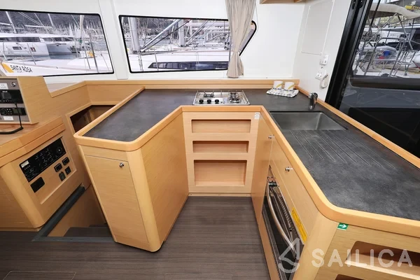 Lagoon 42 - Yacht Charter Sailica