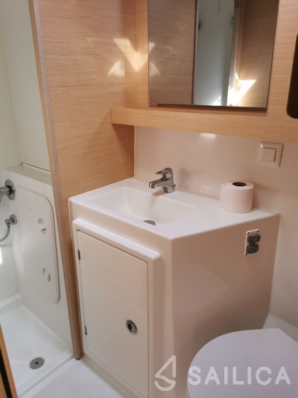 Lagoon 42 - Yacht Charter Sailica