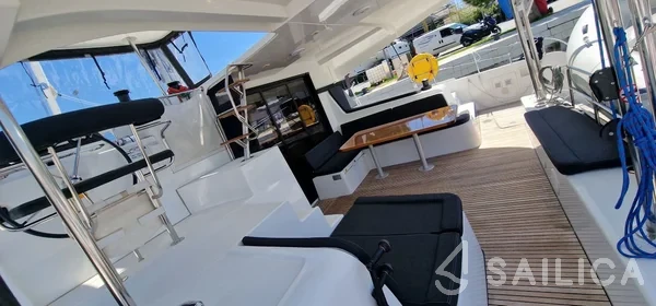 Lagoon 42 - Yacht Charter Sailica