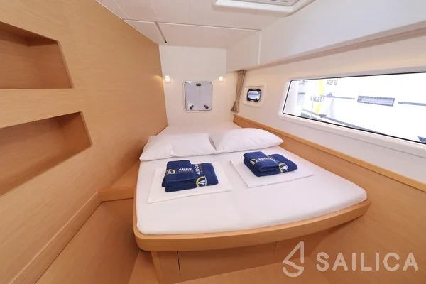 Lagoon 42 - Yacht Charter Sailica