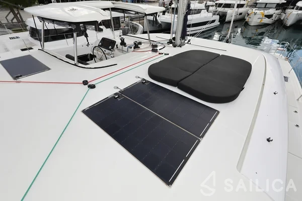 Lagoon 42 - Yacht Charter Sailica