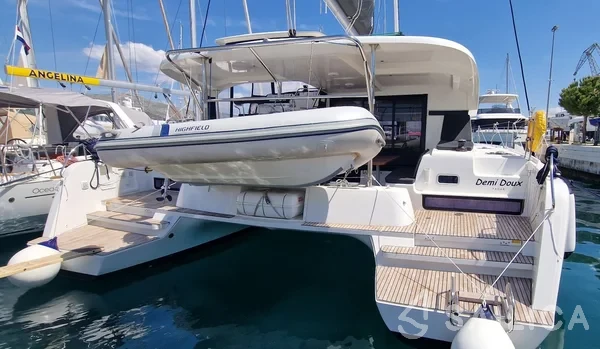 Lagoon 42 - Yacht Charter Sailica