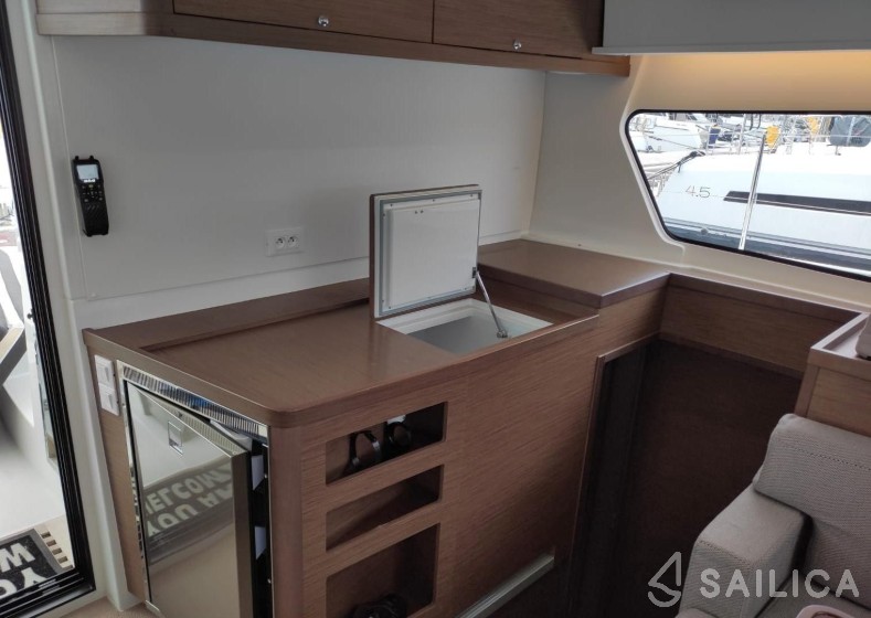 Lagoon 42 - Yacht Charter Sailica