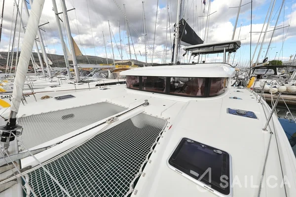 Lagoon 42 - Yacht Charter Sailica