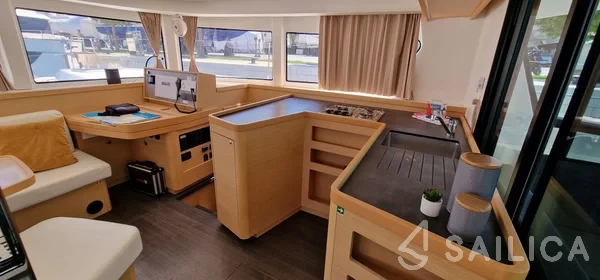 Lagoon 42 - Yacht Charter Sailica
