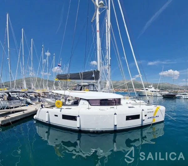 Lagoon 42 - Yacht Charter Sailica
