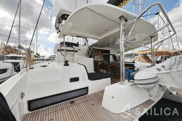 Lagoon 42 - Yacht Charter Sailica