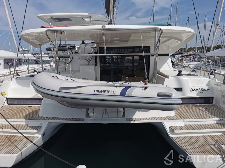 Lagoon 42 - Yacht Charter Sailica
