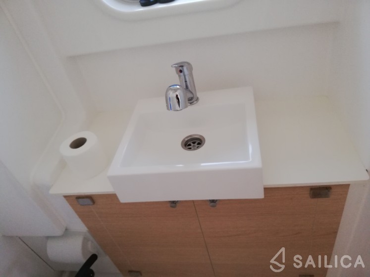 Bali 4.1 - Yacht Charter Sailica