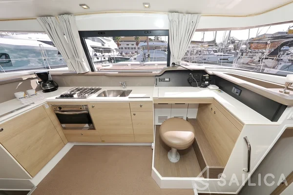 Bali 4.1 - Yacht Charter Sailica