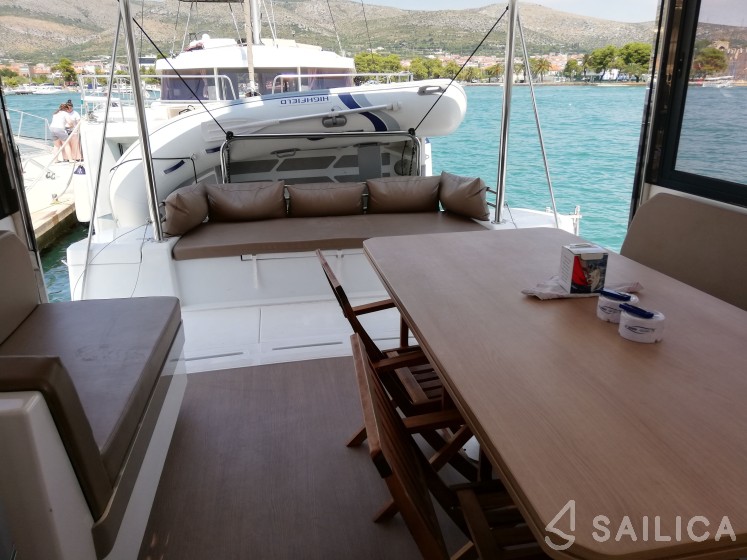 Bali 4.1 - Yacht Charter Sailica