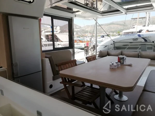 Bali 4.1 - Yacht Charter Sailica