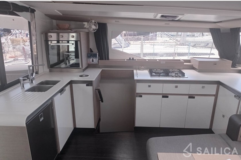 Elba 45 - Yacht Charter Sailica