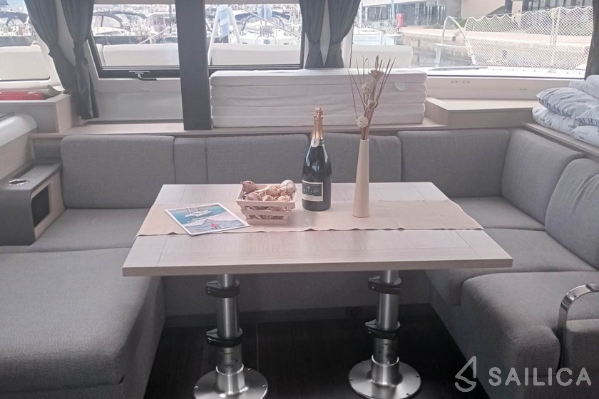 Elba 45 - Yacht Charter Sailica