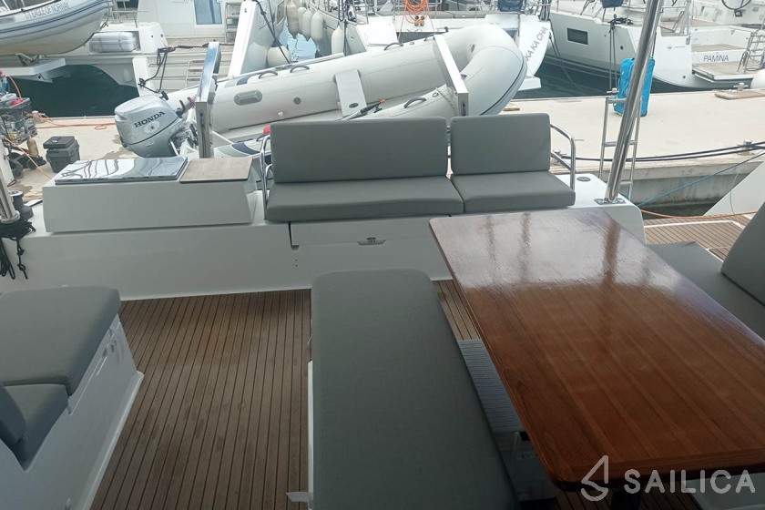 Elba 45 - Yacht Charter Sailica