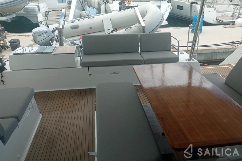 Elba 45 - Yacht Charter Sailica