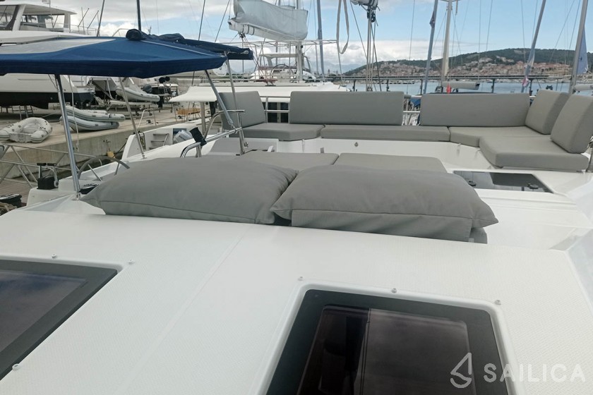 Elba 45 - Yacht Charter Sailica