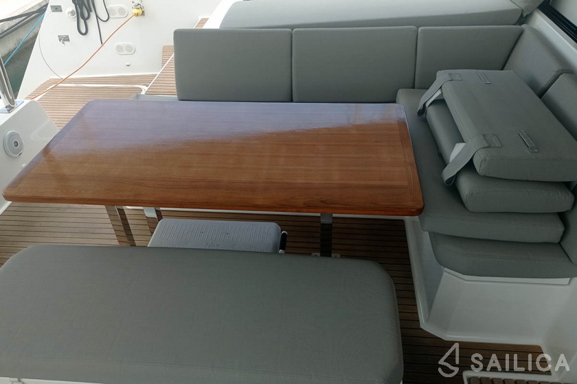 Elba 45 - Yacht Charter Sailica