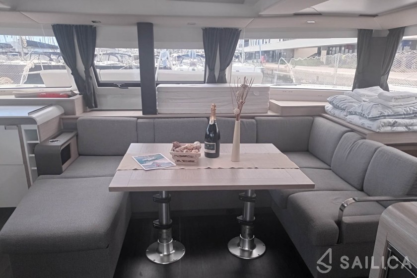Elba 45 - Yacht Charter Sailica