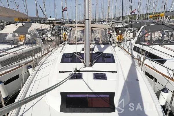 Dufour 430 Grand Large - Yacht Charter Sailica