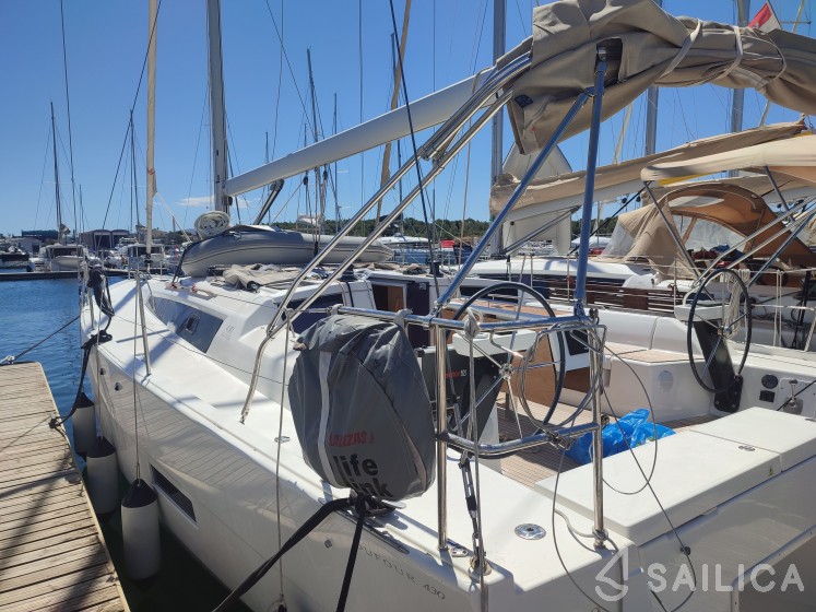 Dufour 430 Grand Large - Yacht Charter Sailica