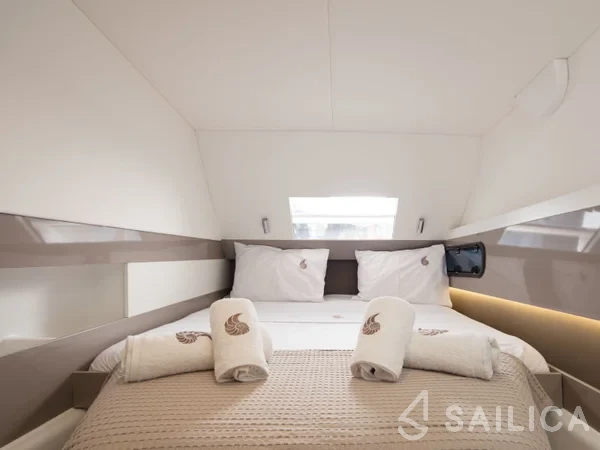 Bali 4.1 - Yacht Charter Sailica
