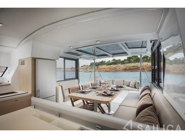 Bali 4.1 - Yacht Charter Sailica