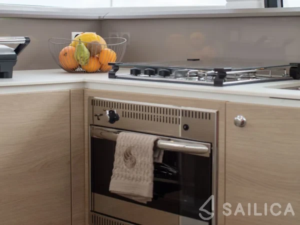 Bali 4.1 - Yacht Charter Sailica