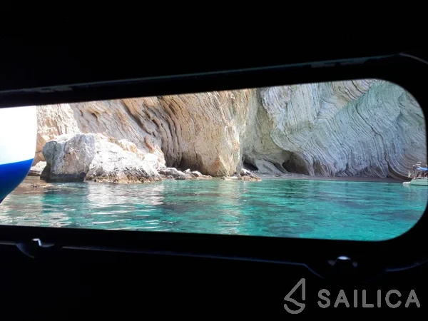Bali 4.1 - Yacht Charter Sailica
