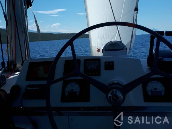 Bali 4.1 - Yacht Charter Sailica