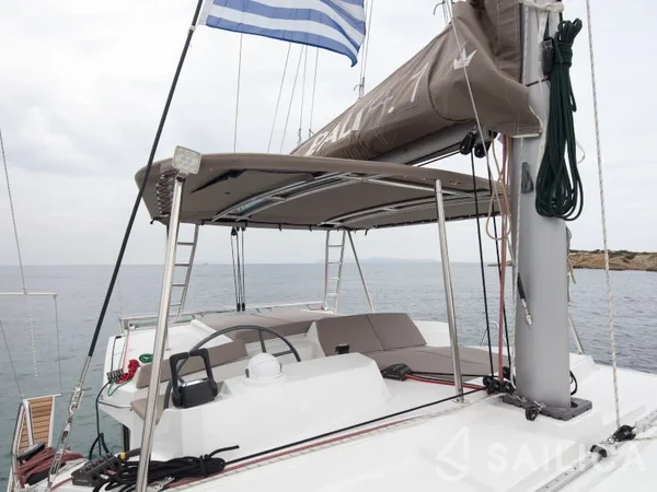 Bali 4.1 - Yacht Charter Sailica