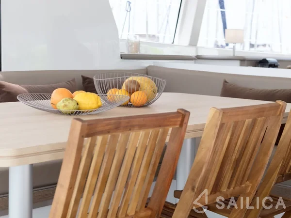 Bali 4.1 - Yacht Charter Sailica