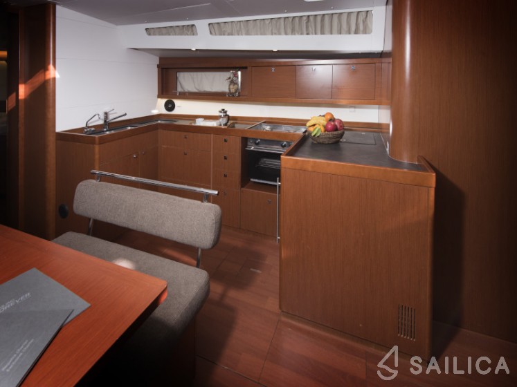 Oceanis 48 - Yacht Charter Sailica