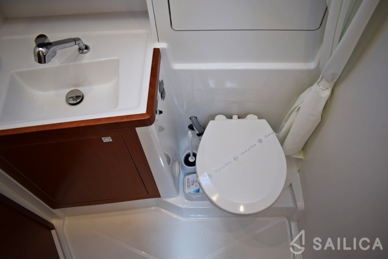 Oceanis 48 - Yacht Charter Sailica