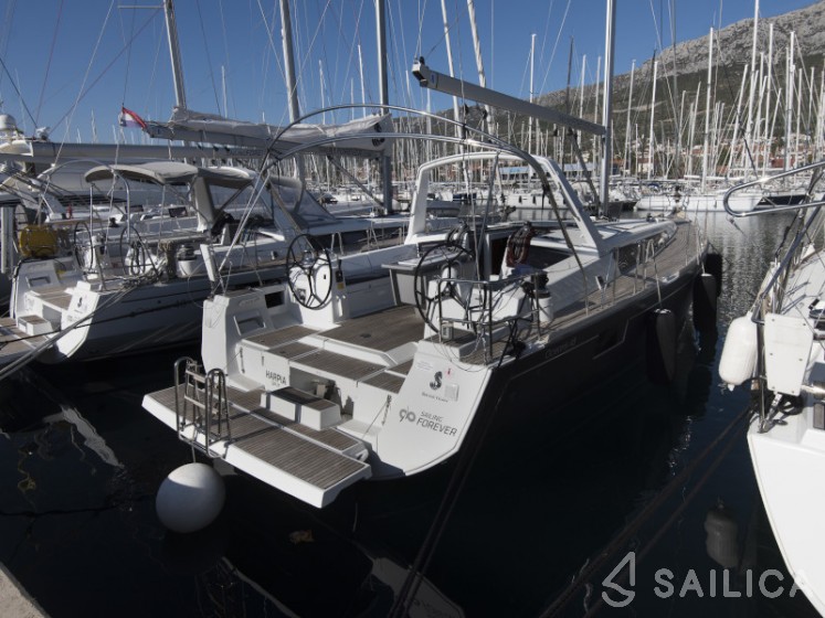 Oceanis 48 - Yacht Charter Sailica