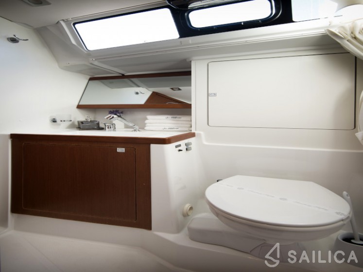 Oceanis 48 - Yacht Charter Sailica