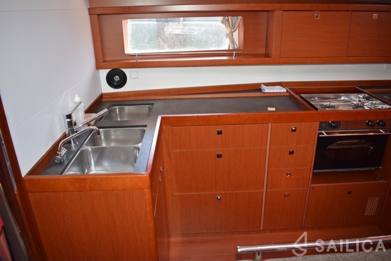Oceanis 48 - Yacht Charter Sailica
