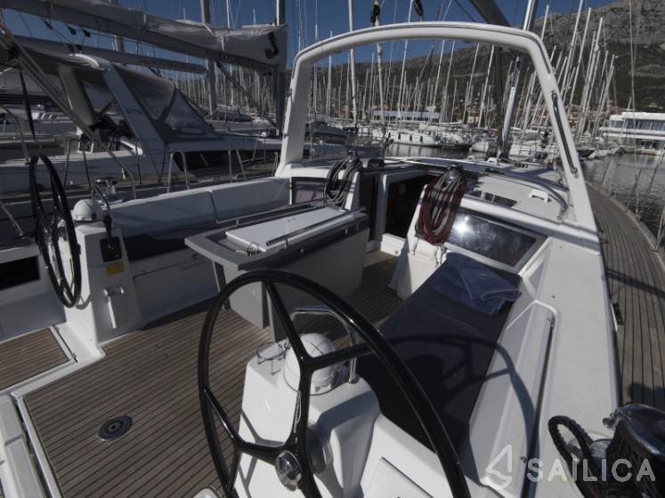 Oceanis 48 - Yacht Charter Sailica