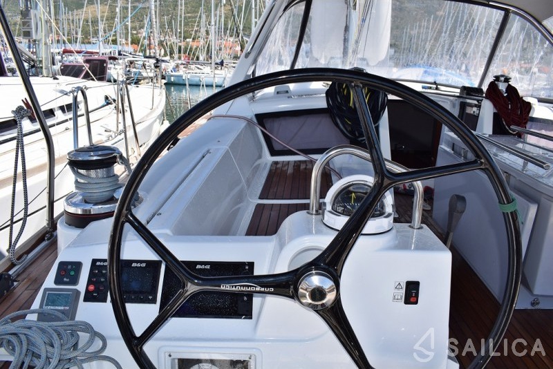 Oceanis 48 - Yacht Charter Sailica
