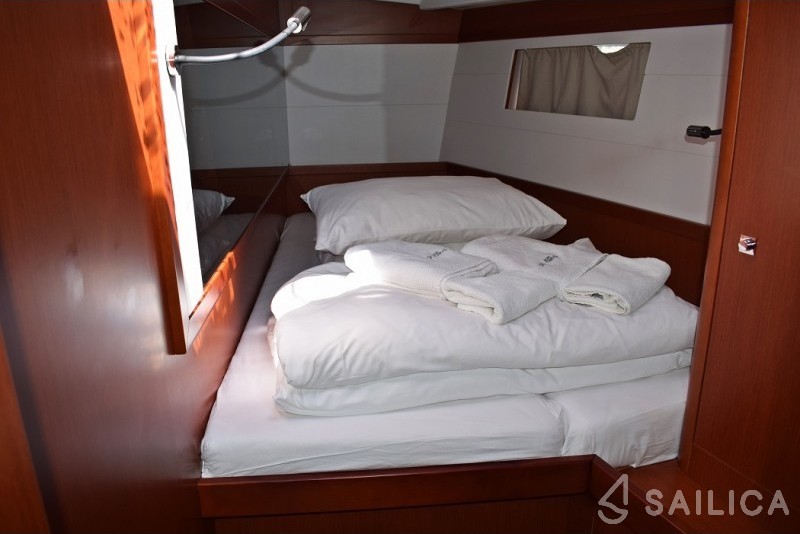 Oceanis 48 - Yacht Charter Sailica