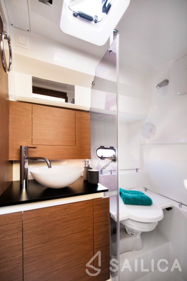 Cap Camarat 10.5 WA - Yacht Charter Sailica